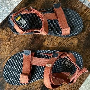 New Free Water Sandals. Rust and black color. Supreme foam bottoms.